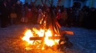 Crăciunul pe rit vechi. Sârbii din Arad au aprins Stejarul Crăciunului: "Focul care merge către Cer purifică"
