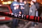 Două persoane împuşcate după ce un bărbat a atacat o patrulă de poliţişti cu o bâtă