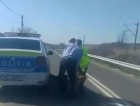 Femeie din Gorj tarata pe jos de politisti pentru ca n-a purtat mască: "Sunt bolnava de cancer... nu ma omorati aici!"