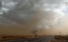 Fenomen extrem şi rar în judeţul Galaţi: furtună de nisip ca-n Sahel în zona şoselei naţionale DN25