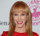 FOTO Viral: Comediana Kathy Griffin cu preşedintele SUA decapitat