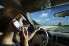 Franta interzice folosirea telefoanelor mobile in masina