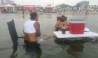 Imagine incredibilă în Marea Neagră. Cum se relaxează turiștii în apă: "Căldură mare, monșer!"