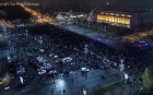 Incidente în Piaţa Victoriei: Mai mulţi protestatari vor să împiedice amenajarea Târgului de Crăciun