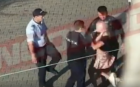 Jandarm vicecampion la box, lovit şi scuipat de o femeie nervoasă în centrul oraşului Mizil