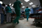 Legea salarizării a tăiat bursa medicilor rezidenţi