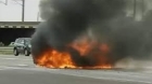 Mașină în flăcări pe autostradă