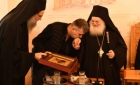 Marcel Ciolacu a mers la Muntele Athos: Președintele PSD, primit cu ouă roșii la Mănăstirea Vatoped
