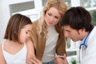 Medic de familie: „Refuzul părinţilor de a vaccina copilul, fără un motiv medical dovedit cu acte, îi poate aduce în faţa instanţei" 