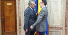 Ministrul de Interne a avut "intalnire de lucru" cu Cumpanasu: "Mi-a dat o idee care am imbratisat-o. Foarte buna!"