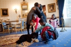 O adolescenta invitata la Casa Alba, muscata de unul dintre cainii familiei Obama