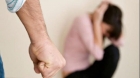 O fată violată de tatăl vitreg, lăsată de polițiști să rămână în casă cu agresorul