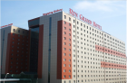 O femeie a supravieţuit după ce a căzut de la etajul 15 al unui hotel din Capitală
