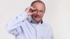 Pas cu pas, guvernul și partidul său