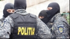 Percheziții: Persoane bănuite de tâlhării și furturi, luate cu asalt de polițiști