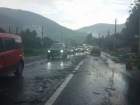 Pericol de accidente pe DN1 și A3 din cauza carosabilului inundat