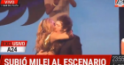 Președintele argentinian Javier Milei într-un sărut pasional cu iubita actriță chiar pe scena noului ei spectacol