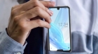 Primul smartphone din lume cu două "bretoane"