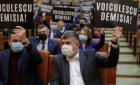 Protest în Parlament: Demisia ministrului Sănătății Vlad Voiculescu ceruta de deputații și senatorii PSD