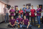 Robotul care ia decizii singur şi recunoaşte culori şi imagini, creat de 10 elevi din Târgu-Jiu