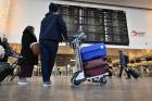 Sondaj după anuntarea masurilor de austeritate ale lui Bolojan: 500.000 de români vor să emigreze în următorul an. In schimb ne umplem de imigranti
