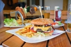 Studiu: Alimentatia ucide mai multi oameni decat fumatul. Cati romani au murit din cauza unui regim alimentar prost