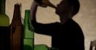 Studiu cutremurător: 10% dintre liceeni consumă droguri, 70% beau alcool, 40% joacă la păcănele
