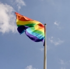 Tânăr homosexual, agresat în Madrid. Opt persoane mascate i-au tăiat buza cu briceagul și i-au scris "maricon" pe fese