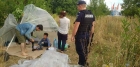 Tabara improvizata a refugiatilor la marginea orasului Timisoara