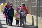 Tatăl care a agresat un elev în curtea liceului din Peştişani a fost reţinut