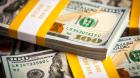 Taxele impuse de Donald Trump slăbesc dolarul, contrar aşteptărilor pieţei: temerile de recesiune pun presiune pe moneda americană
