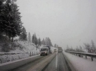 Trafic în condiţii de iarnă pe Autostrada 1 Sibiu-Deva, în zonă ninge abundent