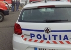 Un autoturism a intrat într-o stație de autobuz. Doi răniți