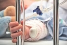Un băiețel de aproape doi ani, rănit cu lama unui cuțit. Copilul se află în stare gravă la spital