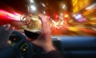 Un bărbat beat a provocat un accident rutier și l-a bătut pe șoferul nevinovat
