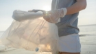 Un bărbat din Ilfov, cercetat după ce a păcălit aparatele de colectare a ambalajelor de plastic și sticlă. A obținut în 4 luni suma de 700.000 de lei