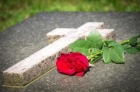 Un bărbat s-a sinucis în timpul priveghiului soţiei sale