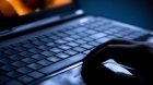 Un braşovean care şi-a „vândut" soţia pe Internet a fost arestat