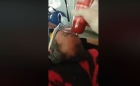 Un paramedic, filmat când loveşte cu un parizer un pacient inconştient. Ministrul de Interne cere măsuri urgente