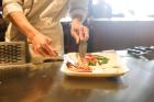 Un proprietar de restaurant dezvăluie preparatul aparent „inofensiv" pe care nu ar trebui să îl comanzi niciodată. „Nu o să vezi problema, dar o vei simți după 12 ore"