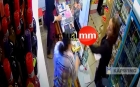 Vânzătoare pleznită de o clientă după ce i-a atras atenţia să poarte mască. Reacţia angajatei magazinului