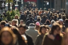 Zeci de mii de români vor avea salarii nete cu 400 de lei mai mari din 2017