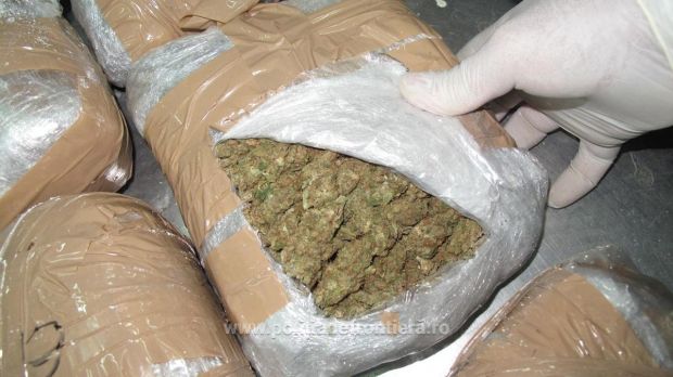 3 kilograme de marijuana au fost găsite la Calafat, în maşina unui bulgar