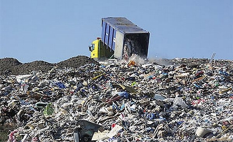 30.000 de tone de deseuri menajere din alte judete sunt aduse la o groapa de gunoi din Prahova