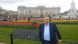 Șeful Autorității Rutiere Române, înregistrat în propria casă în timp ce număra banii luați ca mită. Stingea lumina pentru a-i pune în seif. Noi dezvăluiri din dosarul DNA
