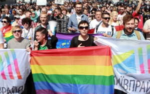 În plin război cu Rusia, Ucraina organizează o paradă LGBTQ
