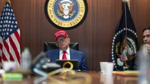 În timpul celulei de criză de la Casa Albă, Donald Trump s-a enervat și a vrut să ordone un atac dezlănțuit asupra Iranului: A fost oprit cu greu de către oficialii de rang înalt