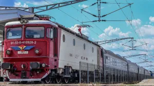 0,0021% - Marea economie pe care Bolojan a făcut-o la buget după ce a tăiat biletele de tren pentru studenți