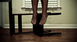 A apărut prima ipoteză în cazul tragediei din Drobeta Turnu Severin: Mama și-ar fi ucis fiul, apoi s-a spânzurat