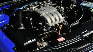 Aberația din capul lui BoloJAF: Românii cu mașini hibrid noi plătesc mai mult decât cei cu un diesel vechi
